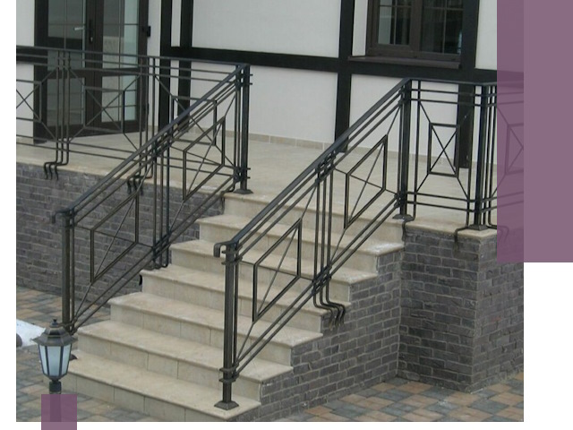 Перила для крыльца в Северске — монтаж, изготовление и установка