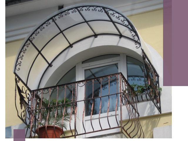 Козырьки над балконом в Северске — изготовление и монтаж