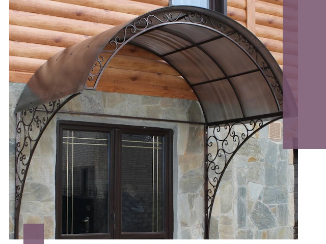 Арочные козырьки под ключ в Северске: изготовление и монтаж